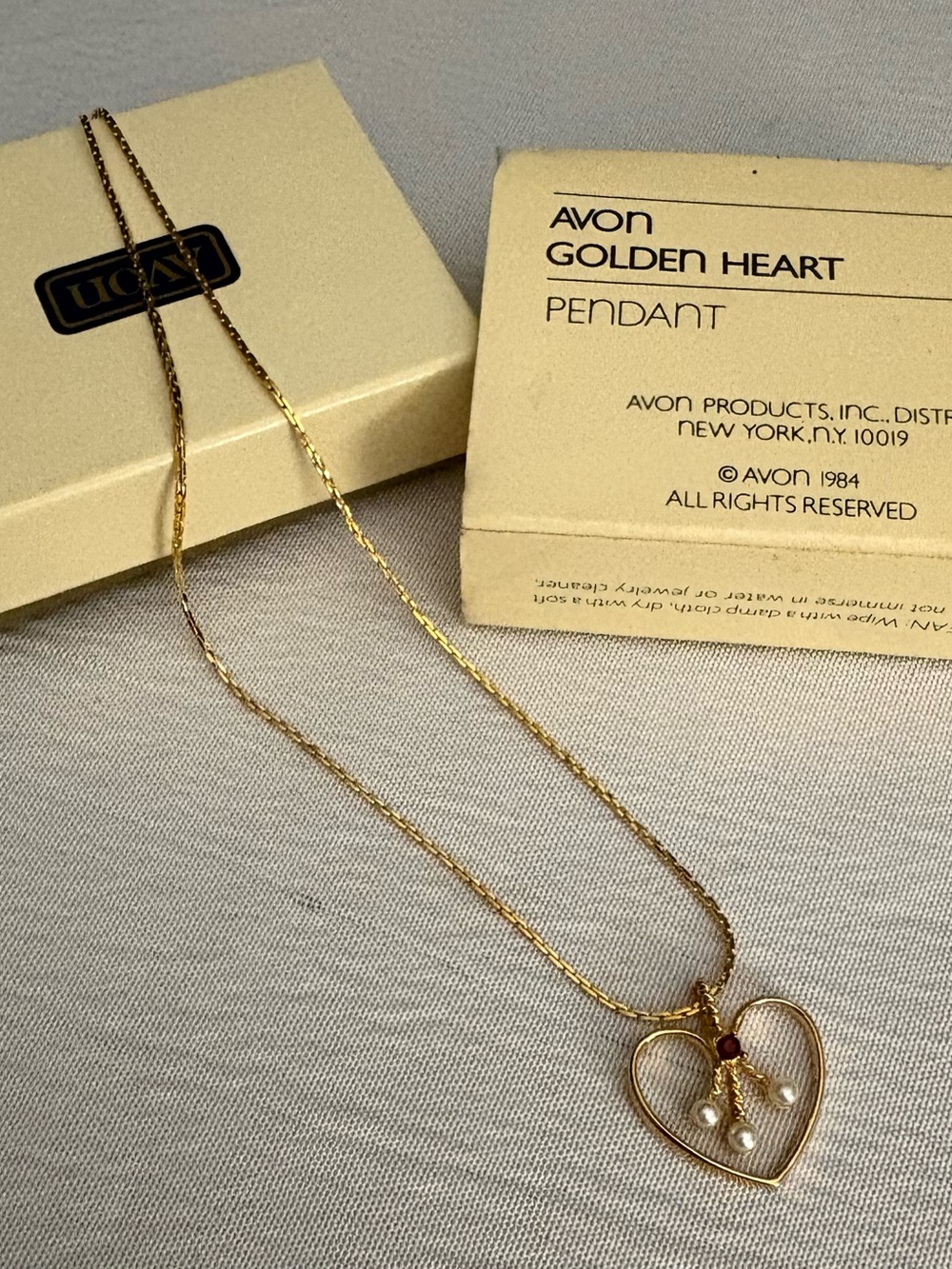 Vintage Avon 1984 Golden Heart Pendant Necklace NOS Boxed 18”